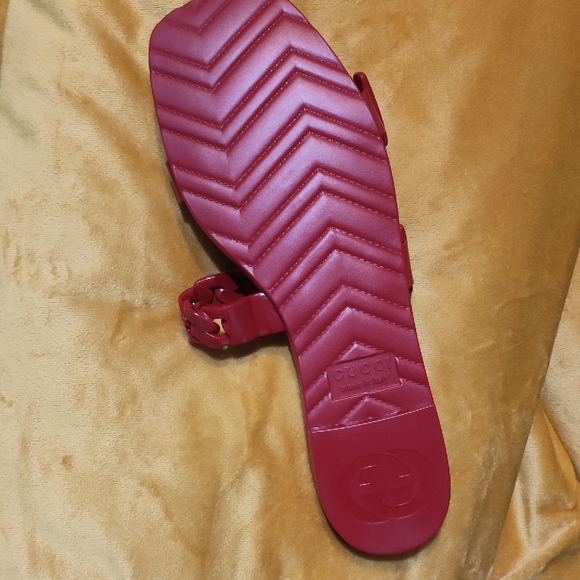 Gucci Women's Red Chain Sandals - Picture 3 of 6